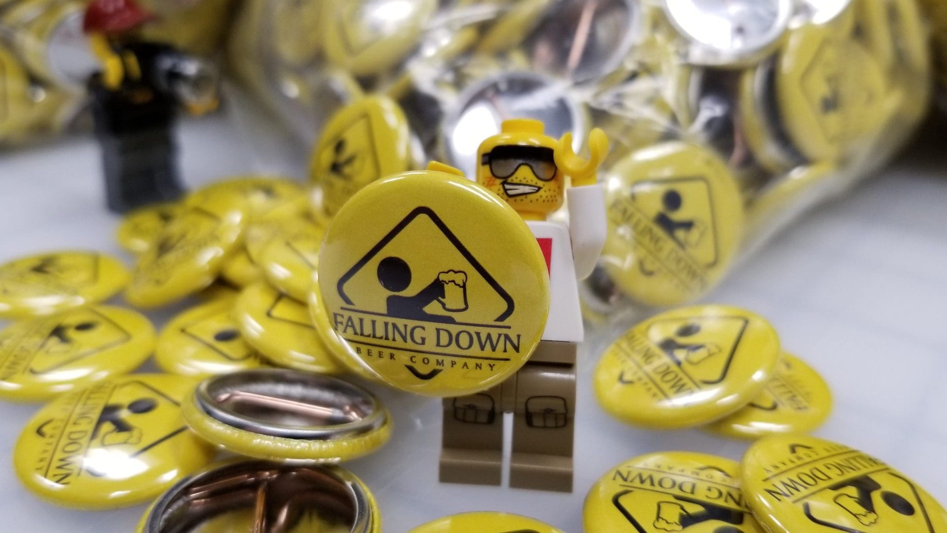 Falling Down Beer – Pins