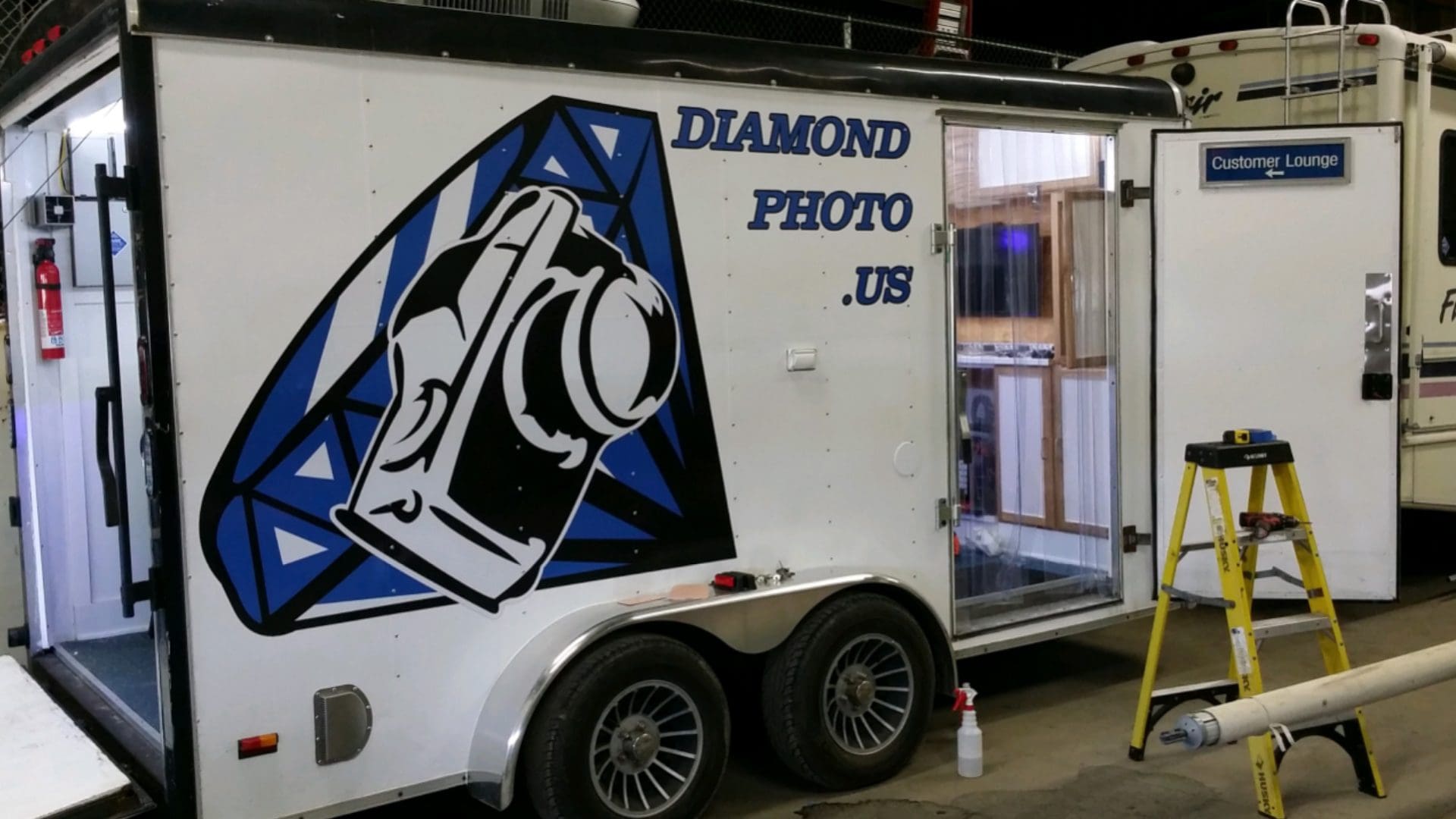 Diamond Photo – Small Trailer Graphics