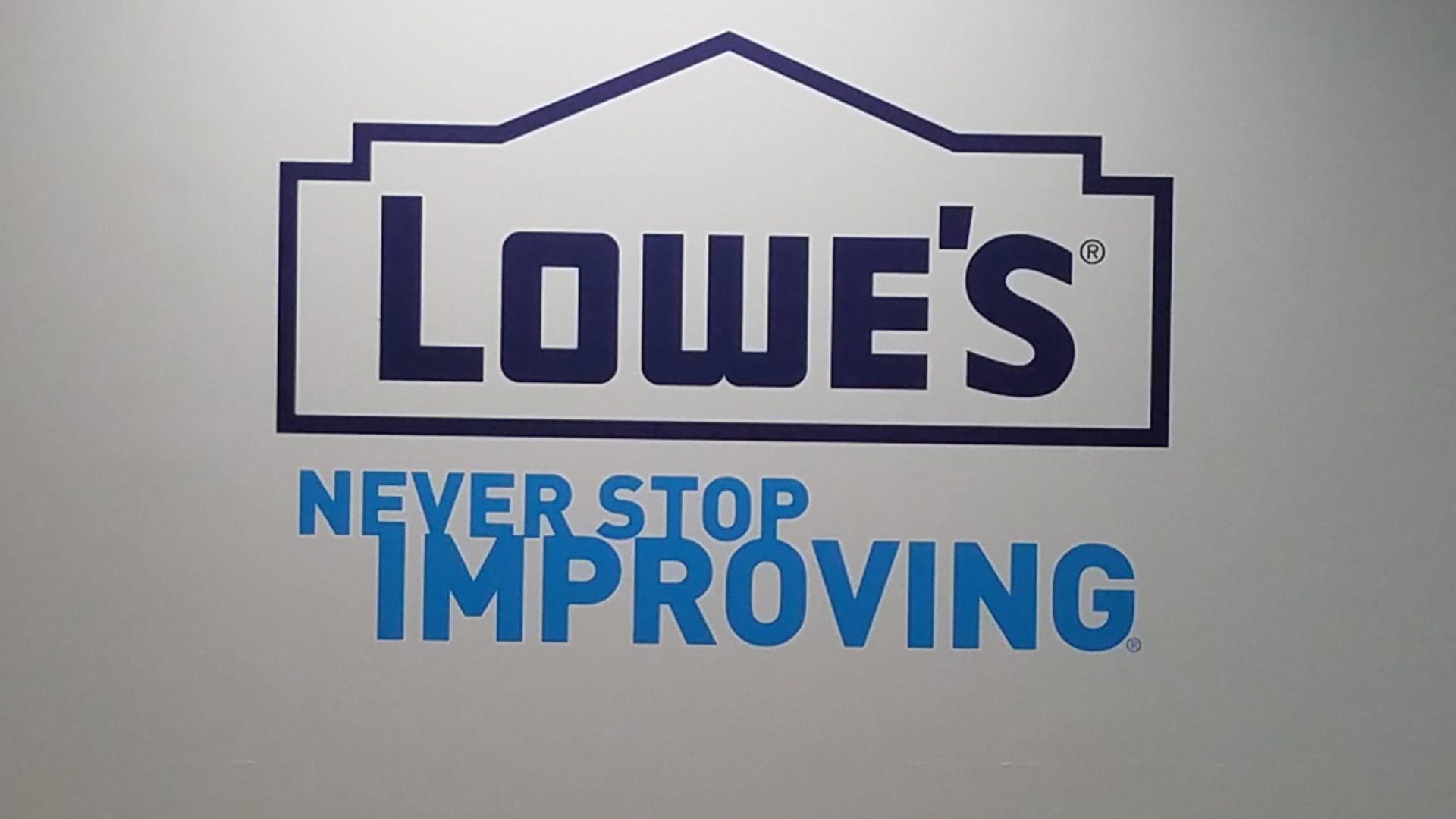 Lowe’s – Logo Wall Graphics