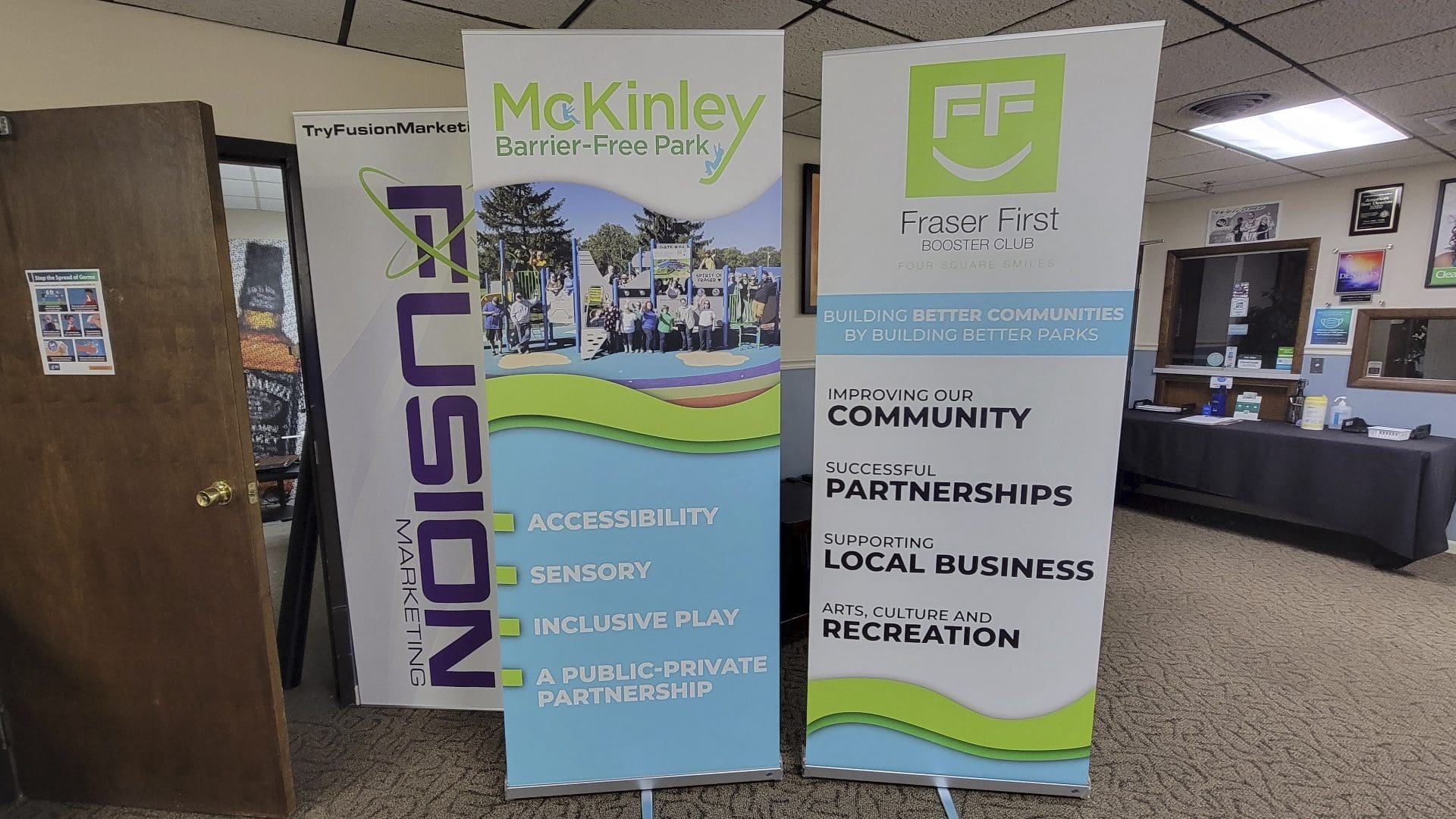 retractable banners with stand 1